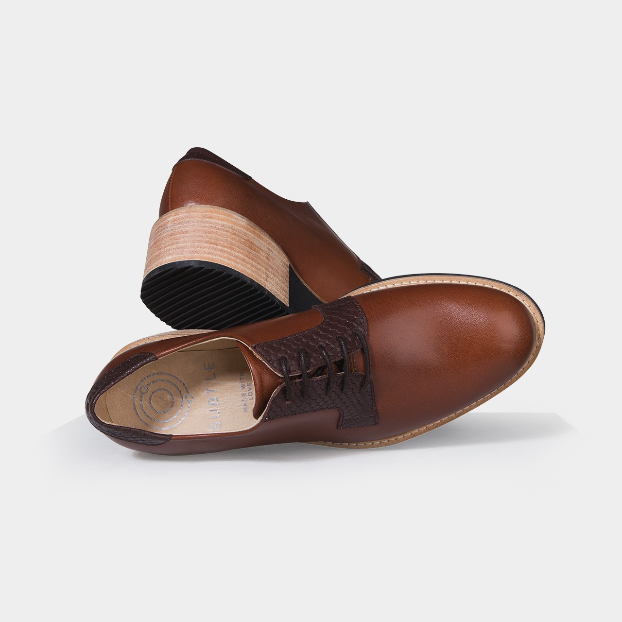 Derbies camel shop